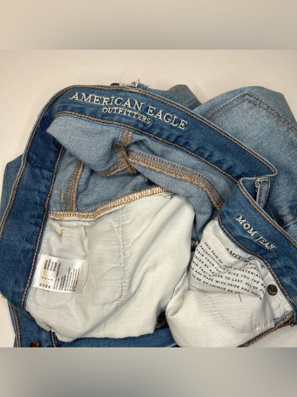 American Eagle Outfitters Mom Jeans High Rise Light Wash Distressed Women’s 4 - Picture 8 of 8